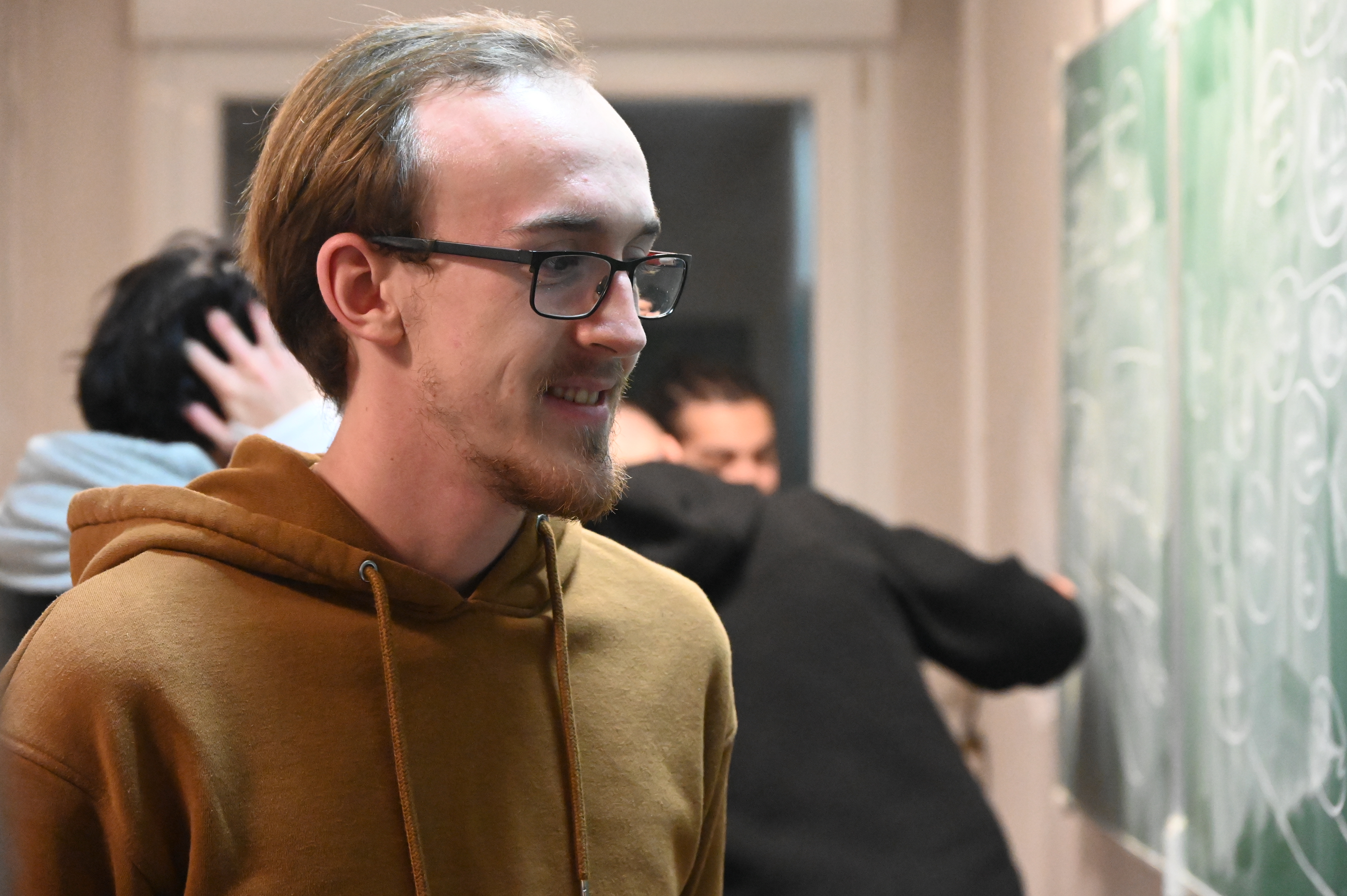 Nuit de l'info (décembre 2024) - En réflexion devant un tableau